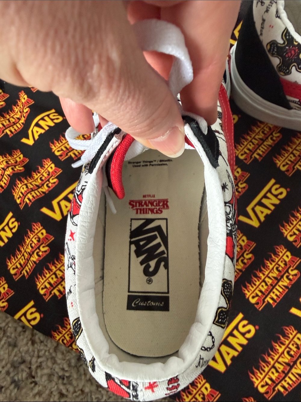 Custom Vans Stranger Things - Picture 8 of 11